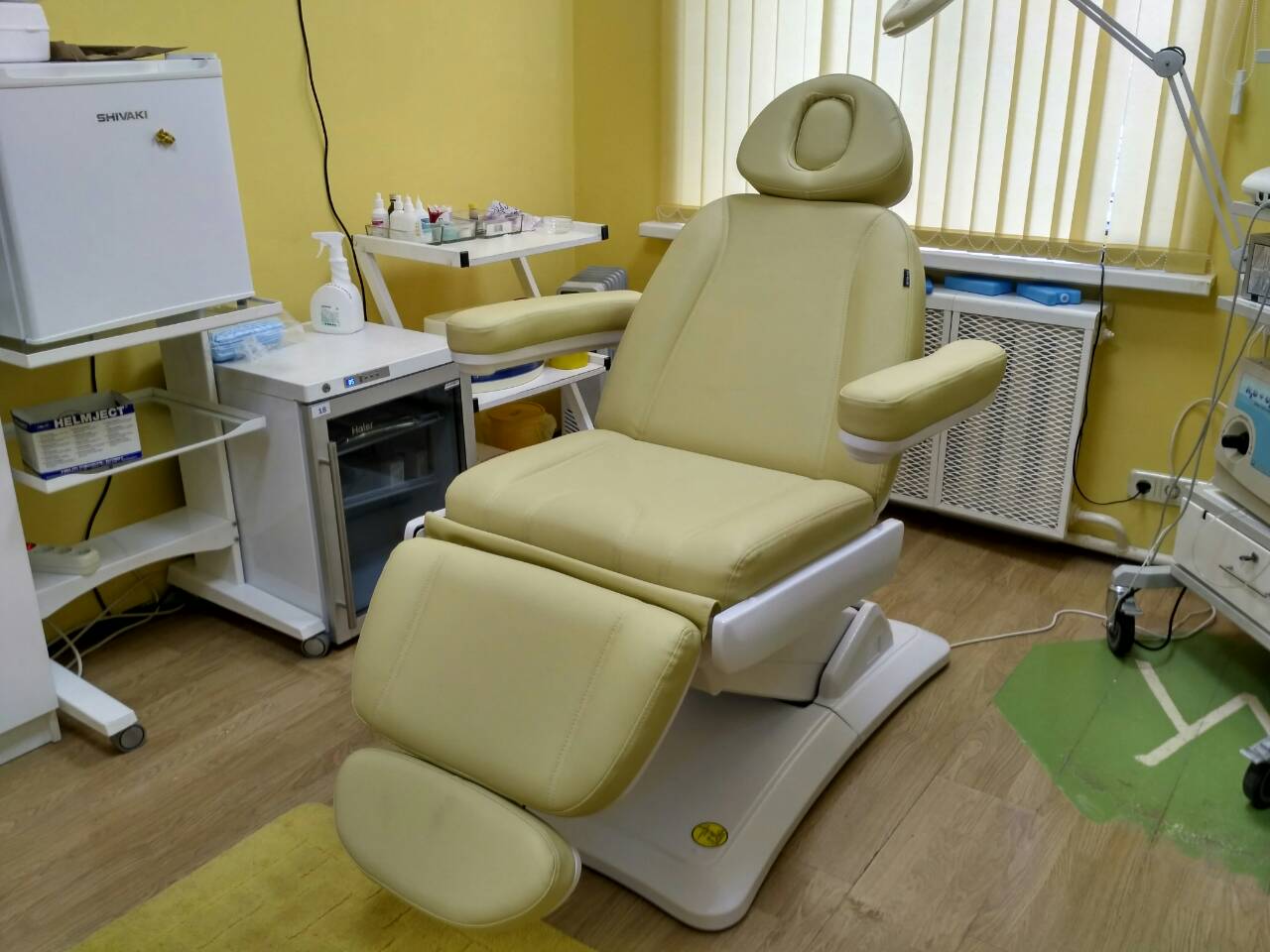 Косметологическое кресло в клинике Уромед